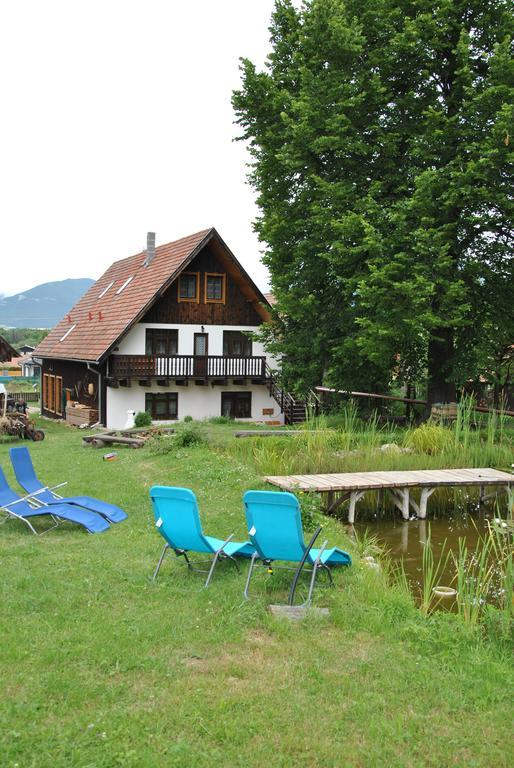 Gazdovsky Dvor "U Tlaciarov" Guest House Liptovsky Trnovec Exterior photo